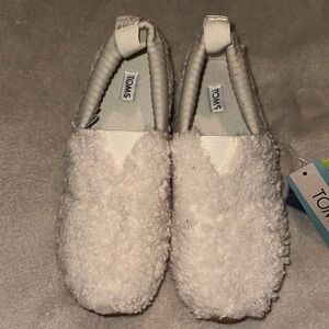 TOMS Cream Fuzzy Slippers